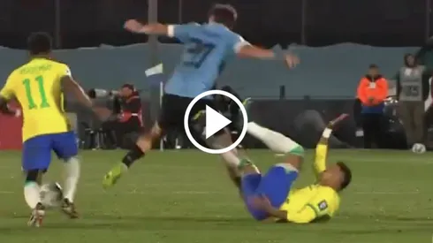 El brasileño tuvo que retirarse sobre el termino del primer tiempo.