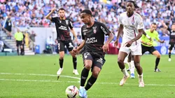 Eli Júnior Kroupi revoluciona el fútbol europeo con su talento.