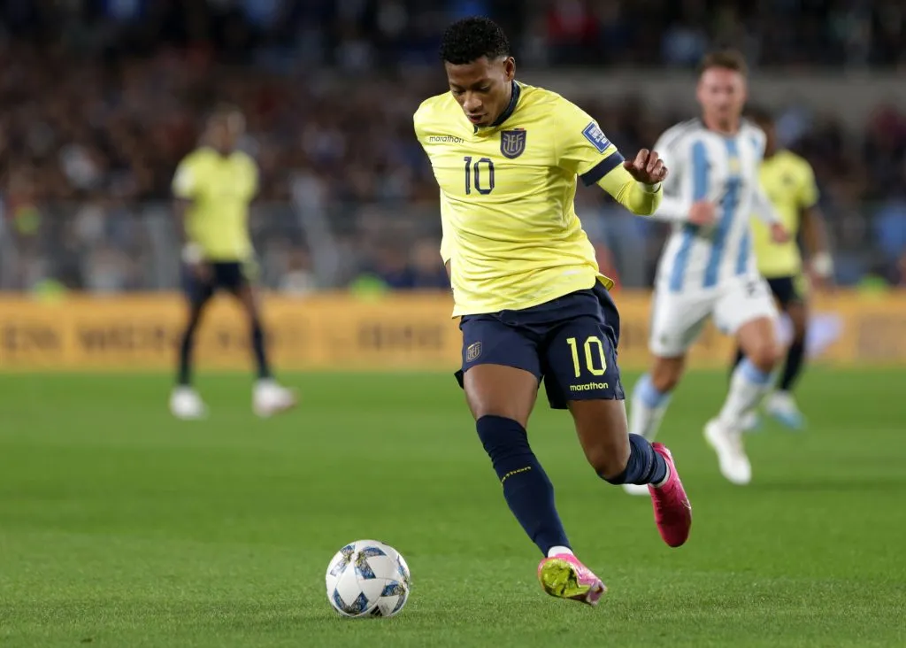 Gonzalo Plata se quedó fuera de la Selección de Ecuador para esta doble fecha de Eliminatorias y su último partido fue ante Argentina. (FOTO: GettyImages)