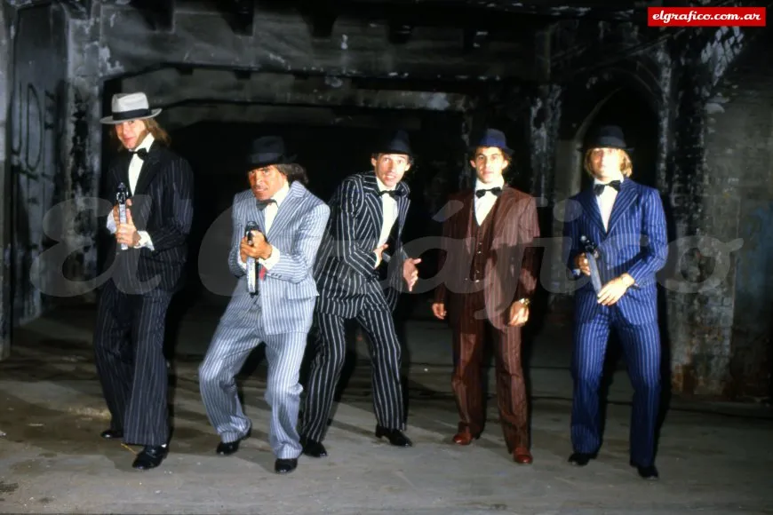 Ricardo Bochini junto a Gareca y otras estrellas del fútbol argentino. (Foto: El Gráfico).