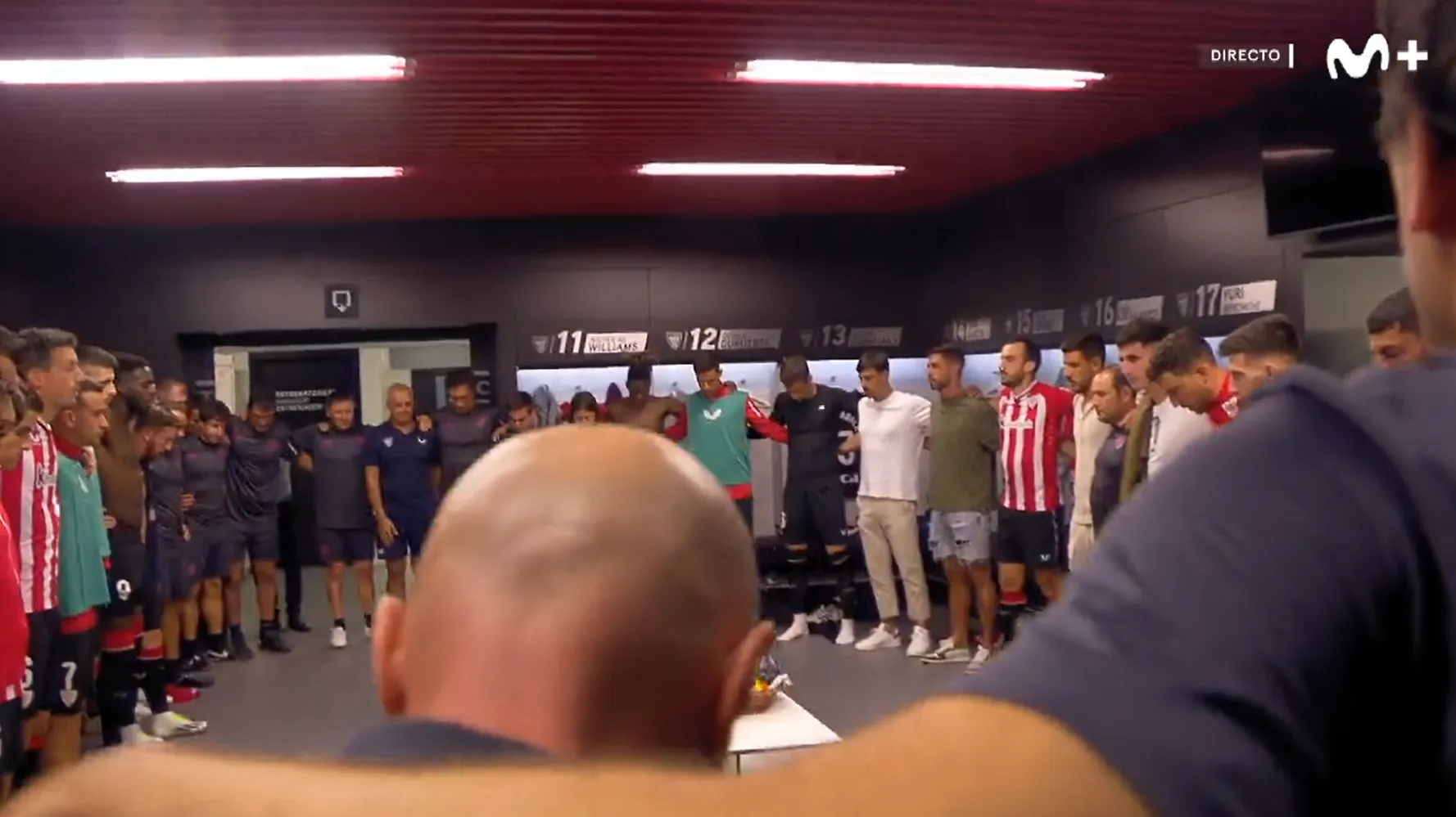 El plantel del Bilbao rezó el Padre Nuestro antes de salir a jugar contra el Real Madrid y la imagen se hizo viral.