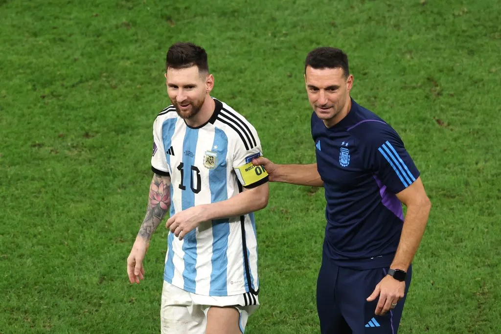 Lionel Messi con Scaloni en el Mundial Qatar 2022. (Foto: Getty).