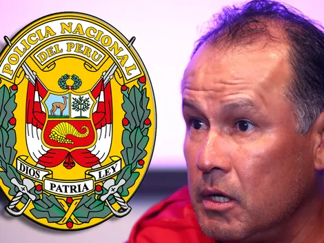 El técnico peruano Juan Reynoso recibe apoyo de la policía para el partido contra Argentina