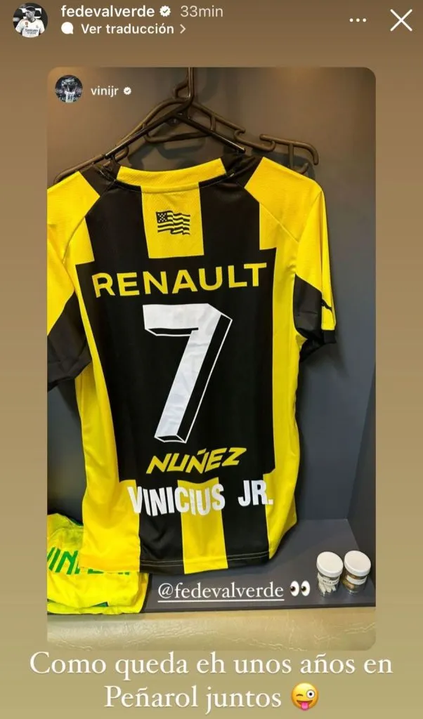 La publicación de Vinícius con el regalo de Peñarol