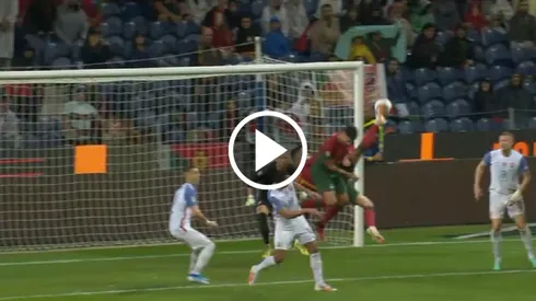 La chilena de Cristiano Ronaldo impedida por Gonçalo Ramos.