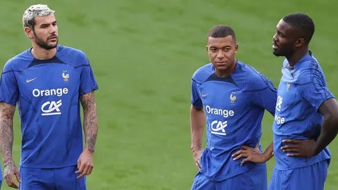 Mbappé no llegó al último entrenamiento, pero igual sería titular ante Países Bajos.