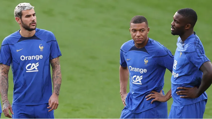 Mbappé no llegó al último entrenamiento, pero igual sería titular ante Países Bajos.