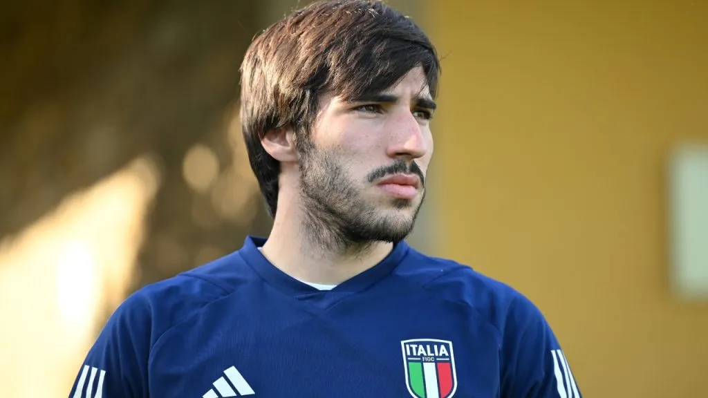 Sandro Tonali se enfrenta a una posible sanción de cuatro años.