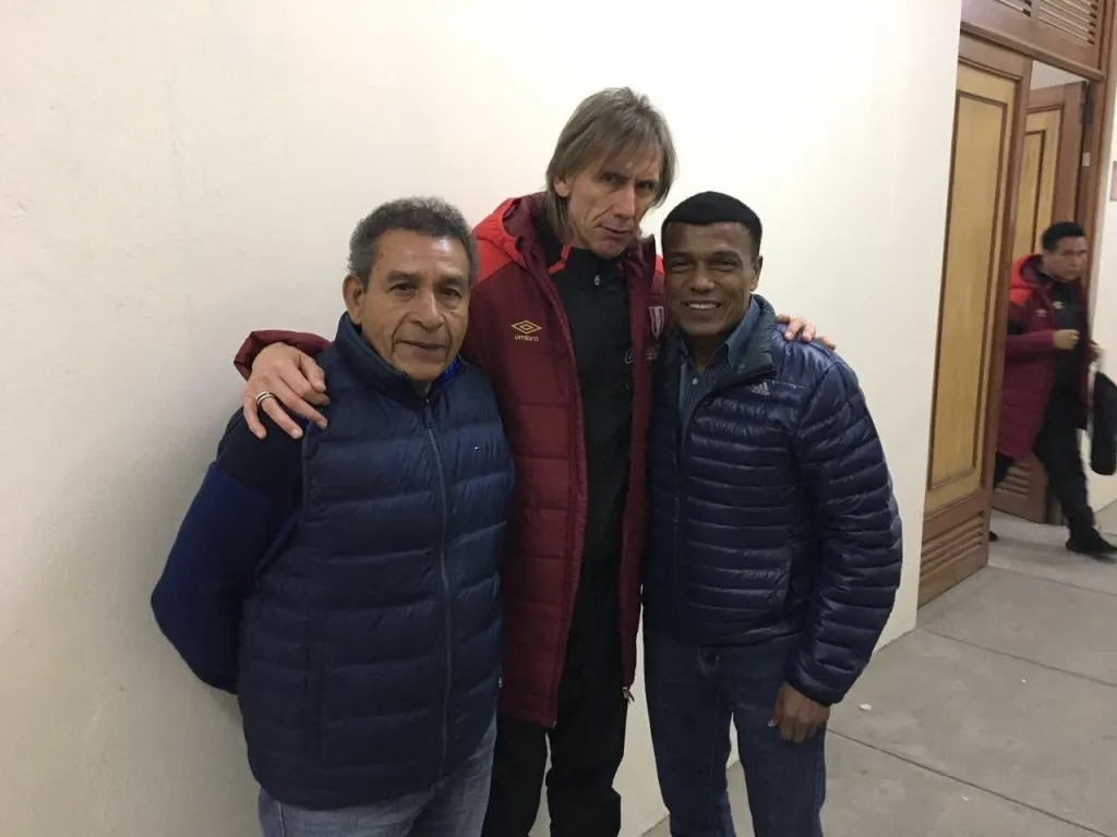 Ricardo Gareca junto a Héctor Chumpitaz y Teófilo Cubillas. (Foto: Twitter).