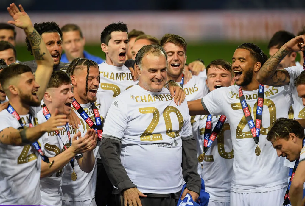 Bielsa y Phillips en la celebración del ascenso de Leeds. (Foto: Getty)