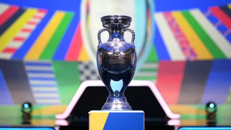 La UEFA confirmó que la Euro 2028 se jugará en Reino Unido e Irlanda del Sur y que la Euro 2032 se desarrollará en Italia y Turquía. UEFA.com.