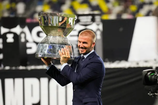 Beckham no tendrá que dejar sus funciones en Inter Miami. (Photo by John Wilkinson/ISI Photos/Getty Images)