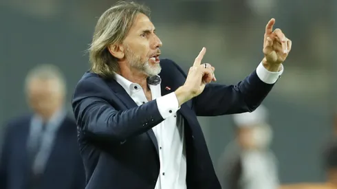 LIMA, PERU - FEBRUARY 01: Ricardo Gareca coach of Peru gestures during a match between Peru and Ecuador as part of FIFA World Cup Qatar 2022 Qualifiers at National Stadium on February 01, 2022 in Lima, Peru. (Photo by Daniel Apuy/Getty Images)