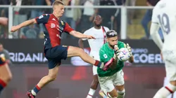 Olivier Giroud se puso el buzo de arquero y tuvo una atajada clave.