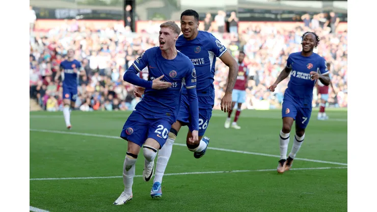 BURNLEY, ENGLAND - OCTOBER 07: Cole Palmer of Chelsea celebrates after scoring their sides second goal from the penalty spot during the Premier League match between Burnley FC and Chelsea FC at Turf Moor on October 07, 2023 in Burnley, England. (Photo by Matt McNulty/Getty Images)