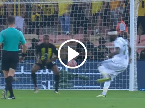 Kessié la agarró como venía y rompió el arco en el Derby para el Al-Ahli