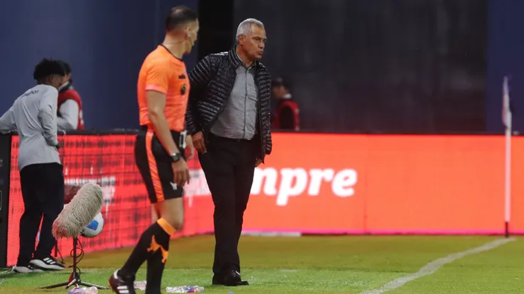 El DT de Emelec habló de su continuidad en el club