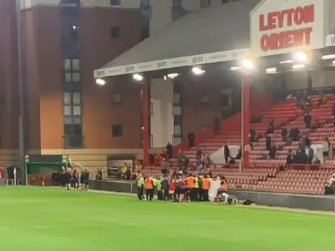 Invadieron la cancha para evitar la muerte de un hincha