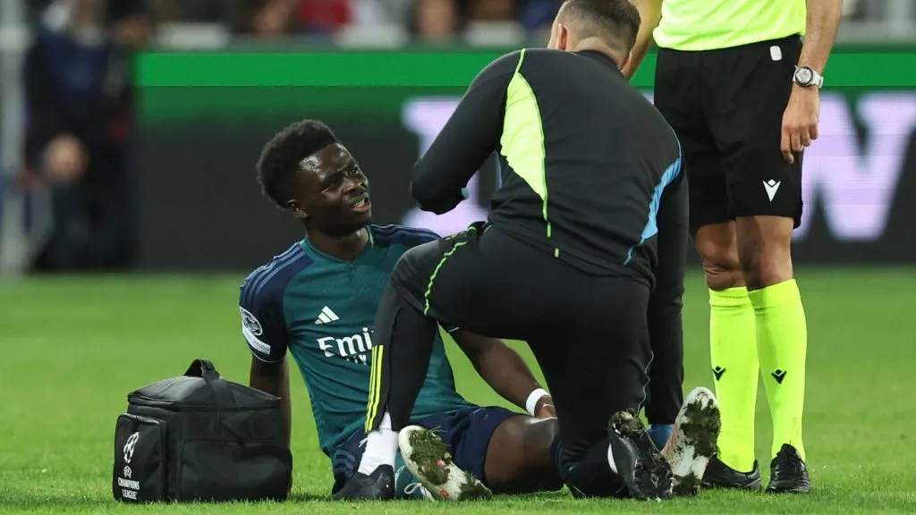 Se lesionó Bukayo Saka y hay preocupación en Arsenal.