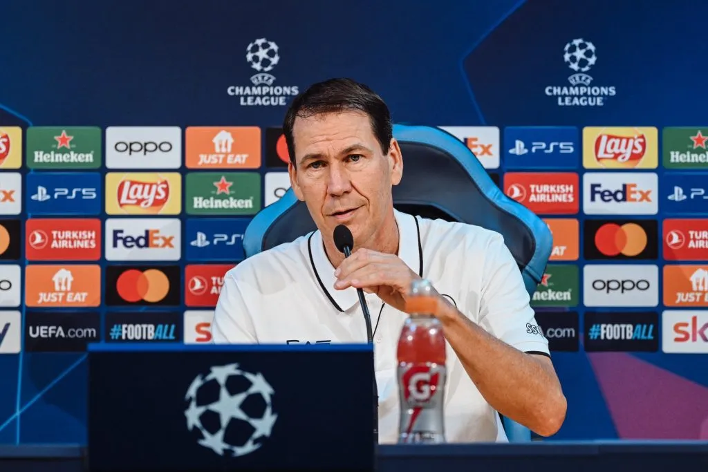 Rudi García en la conferencia de prensa previa al Napoli vs. Real Madrid de este martes tres de octubre. @SSCNapoli.