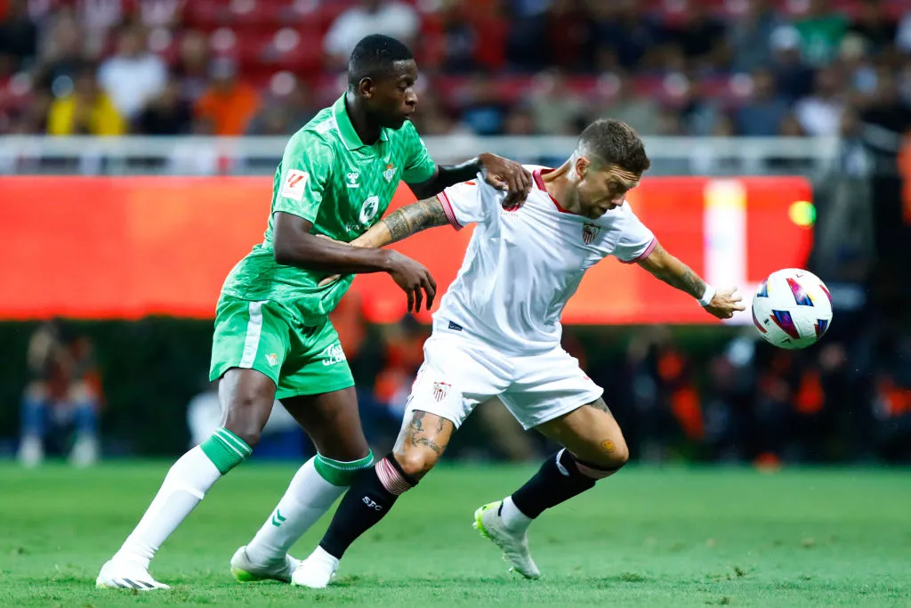 Un amistoso contra Betis en México fue el último partido del ‘Papu’ Gómez con Sevilla. (Photo by Leopoldo Smith/Getty Images)