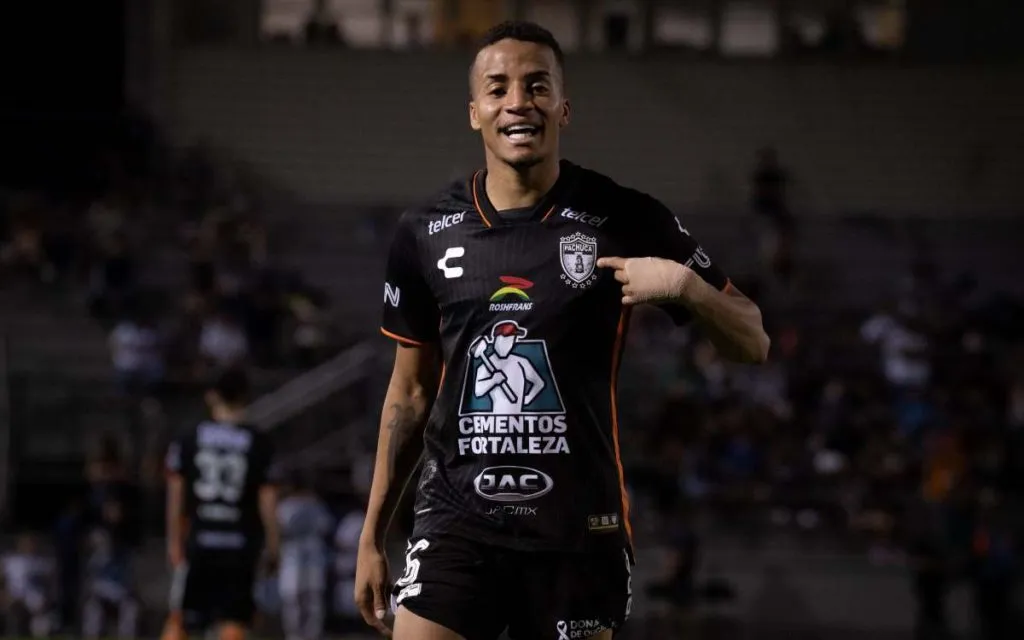 Byron Castillo tiene aún contrato con el Pachuca de México pero se desconoce si seguirá. Foto: Getty.