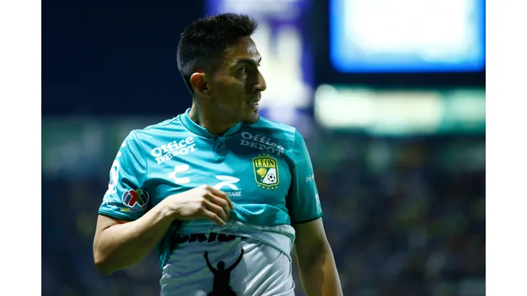 LEON, MEXICO - NOVEMBER 29: Angel Mena of Leon reacts during the quarterfinals first leg match between Leon and America as part of the Torneo Apertura 2023 Liga MX at Leon Stadium on November 29, 2023 in Leon, Mexico. (Photo by Leopoldo Smith/Getty Images)