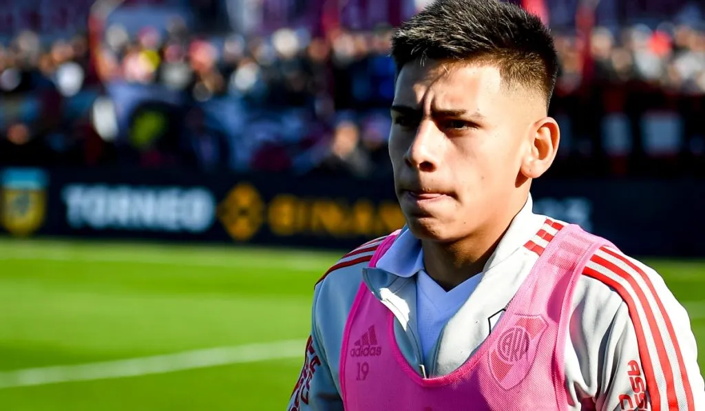 Claudio Echeverri en un encuentro con River Plate: Getty Images