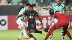 LEON, MEXICO - MAY 31: Víctor Dávila of Leon fights for the ball with Diego Palacios of LAFC during the final first leg match between Leon and LAFC as part of the Concacaf Champions League 2023 at Leon Stadium on May 31, 2023 in Leon, Mexico. (Photo by Refugio Ruiz/Getty Images)