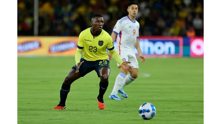 QUITO, ECUADOR - NOVEMBER 21: Moises Caicedo of Ecuador reacts during a FIFA World Cup 2026 Qualifier match between Ecuador and Chile at Estadio Rodrigo Paz Delgado on November 21, 2023 in Quito, Ecuador. (Photo by Franklin Jacome/Getty Images)