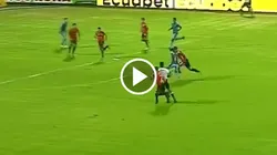 El central ecuatoriano se marchó lesionado por un fuerte golpe en su pierna