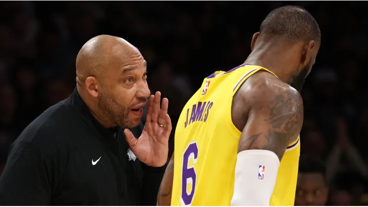 Darvin Ham y LeBron James.