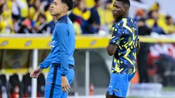 QUITO, ECUADOR - NOVEMBER 21: Kendry Paez aand Moises Caicedo of Ecuador warm up prior a FIFA World Cup 2026 Qualifier match between Ecuador and Chile at Estadio Rodrigo Paz Delgado on November 21, 2023 in Quito, Ecuador. (Photo by Franklin Jacome/Getty Images)