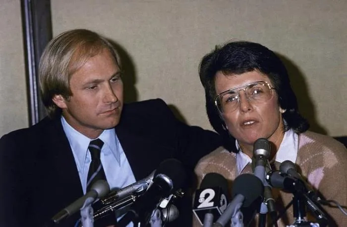 King y su esposo en declaraciones a la prensa.