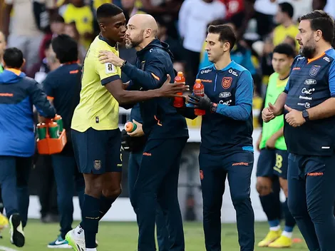 (VIDEO) Hinchas insultaron y lanzaron objetos a Félix Sánchez Bas