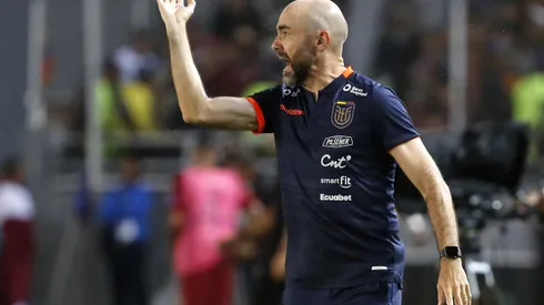 MATURIN, VENEZUELA - NOVEMBER 16: Felix Sanchez head coach of Ecuador gestures during a FIFA World Cup 2026 Qualifier match between Venezuela and Ecuador at Estadio Monumental de Maturin on November 16, 2023 in Maturin, Venezuela. (Photo by Edilzon Gamez/Getty Images)