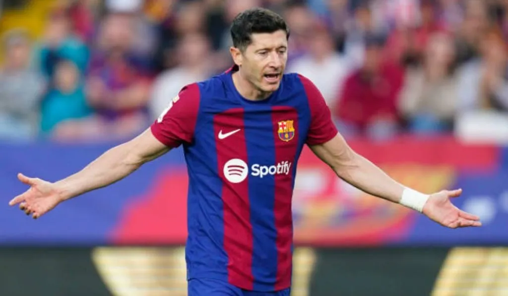 Robert Lewandowski y su enojo ante Deportivo Alavés: Getty Images