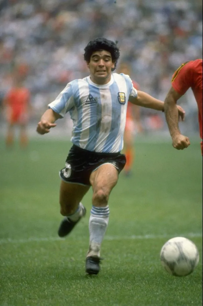 Diego Armando Maradona es considerado uno de los mejores jugadores de la historia y en 1997 pudo llegar a Barcelona SC. (Foto: GettyImages)