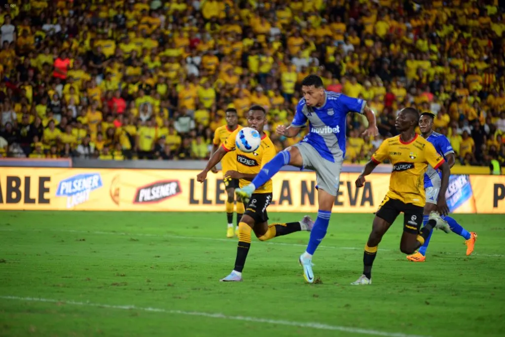 Emelec ganó el primer Clásico del Astillero 3×1 en su visita al Estadio Monumental. (FOTO: API)