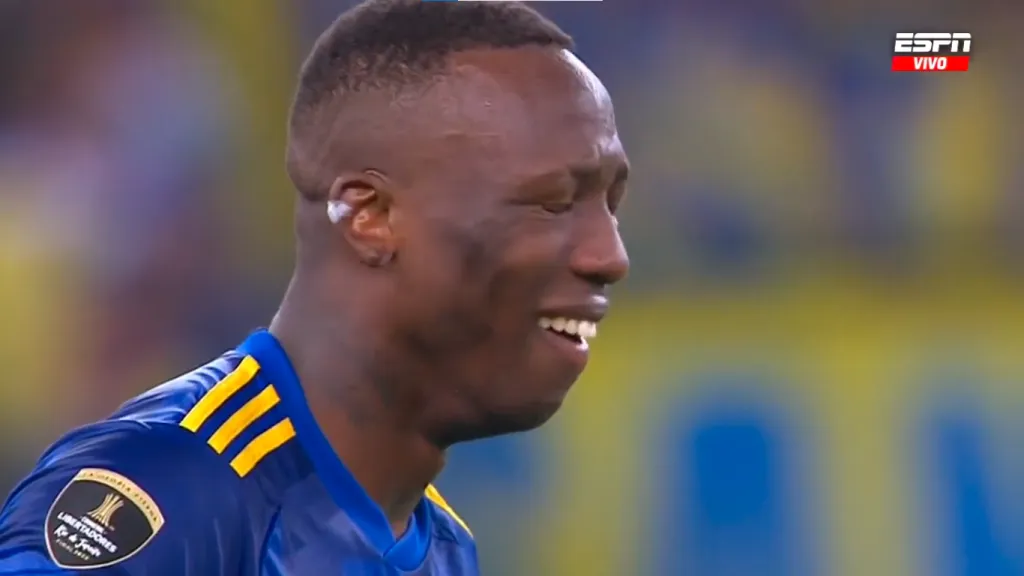 Luis Advíncula llorando de impotencia.