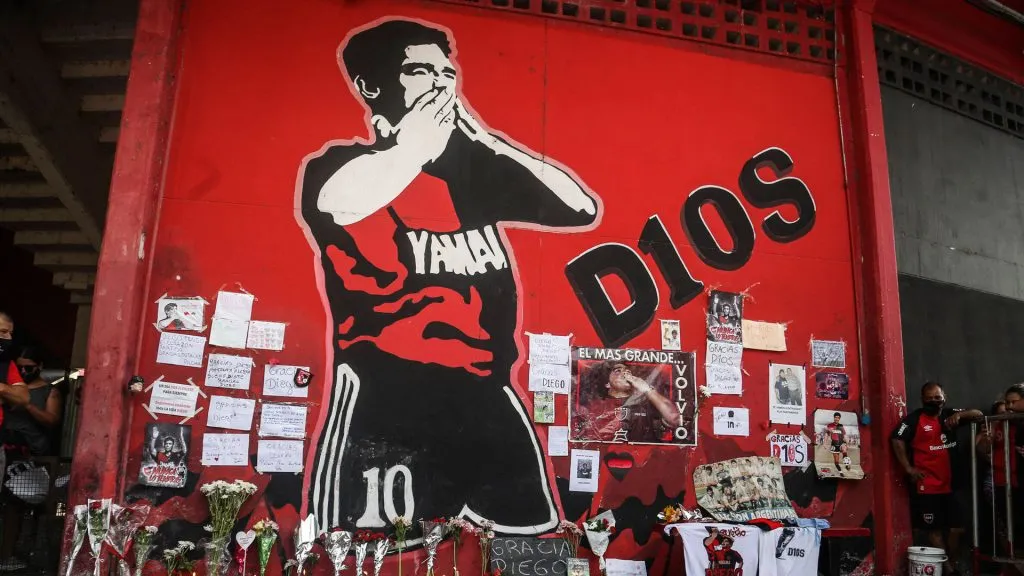 Maradona quedó en el recuerdo imborrable del hincha leproso (Imago)