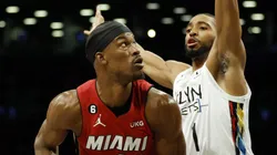 Jimmy Butler ante la defensa de Mikal Bridges.