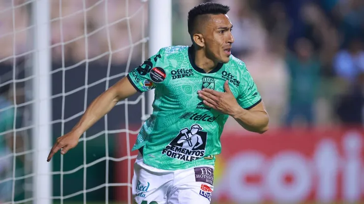 LEON, MEXICO - MAY 03: Angel Mena of Leon celebrates after scoring the team's second goal during the semifinal second leg match between Leon and Tigres UANL as part of the Concacaf Champions League 2023 at Leon Stadium on May 03, 2023 in Leon, Mexico. (Photo by Hector Vivas/Getty Images)
