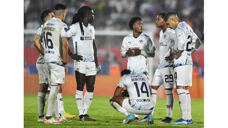 MALDONADO, URUGUAY - OCTOBER 28: Jose Quintero of Liga de Quito and teammates react as the match goes to the shootout during the Copa CONMEBOL Sudamericana 2023 final match between LDU Quito and Fortaleza at Estadio Domingo Burgueño Miguel on October 28, 2023 in Maldonado, Uruguay. (Photo by Marcelo Endelli/Getty Images)