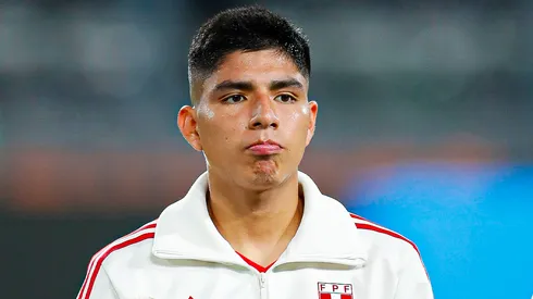 Piero Quispe y Universitario.