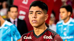 Piero Quispe y Pumas.