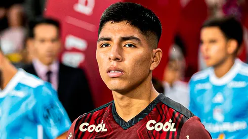 Piero Quispe y Pumas.