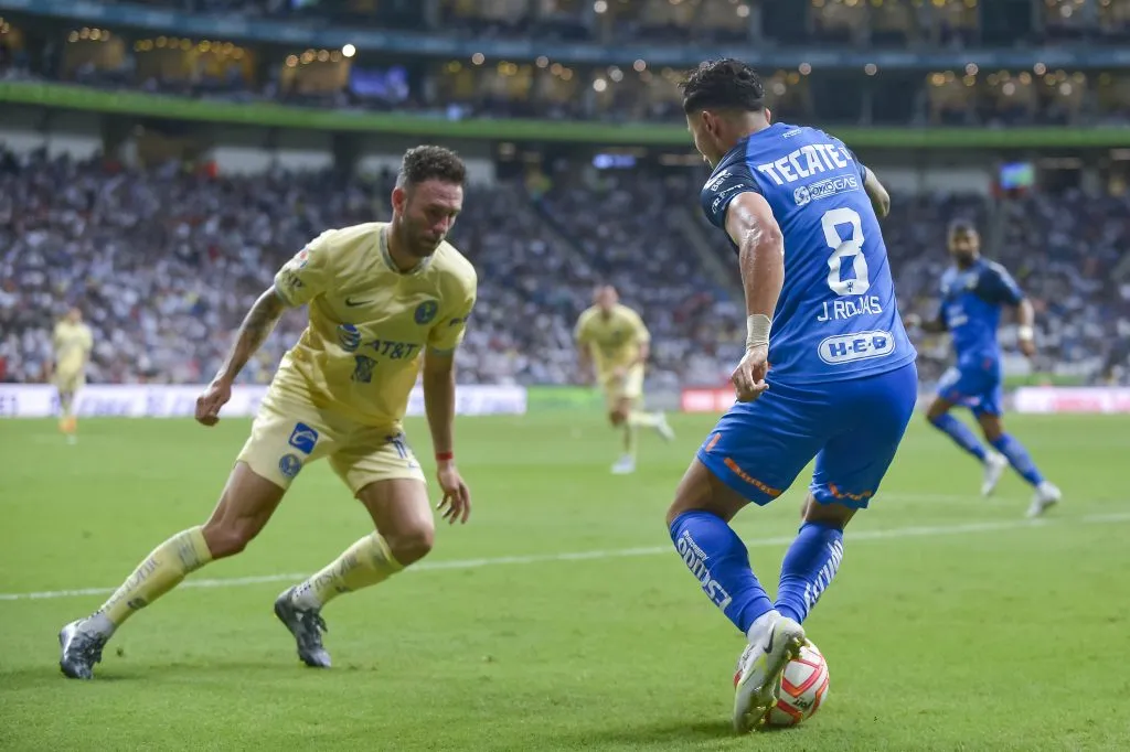 Joao Rojas se lesionó en el partido entre el América y Monterrey. Foto: Getty.