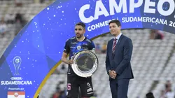 CORDOBA, ARGENTINA - OCTOBER 01: Cristian Pellerano of Independiente del Valle receives the Bridgestone trophy after the Copa CONMEBOL Sudamericana 2022 Final match between Sao Paulo and Independiente del Valle at Mario Alberto Kempes Stadium on October 01, 2022 in Cordoba, Argentina. (Photo by Hernan Cortez/Getty Images)