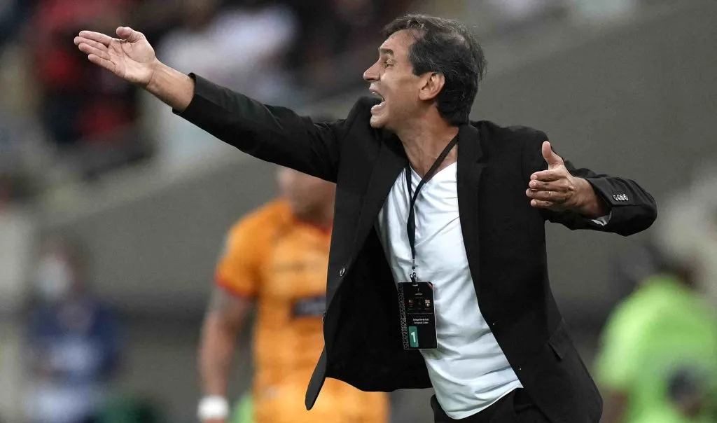 Bustos dirigiendo en Ecuador. (Foto: Getty Images) 